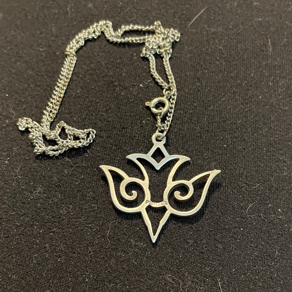 Elegant Silver Pendant Necklace’s
